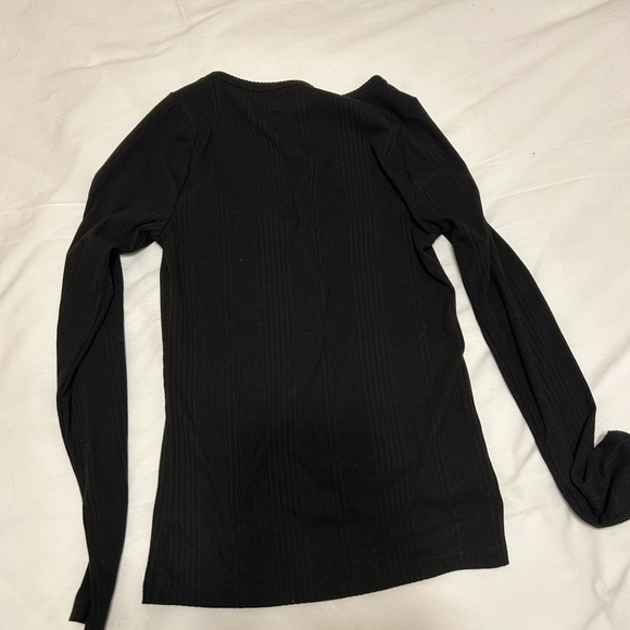 black long sleeve scoop neck top - Picture 2 of 3